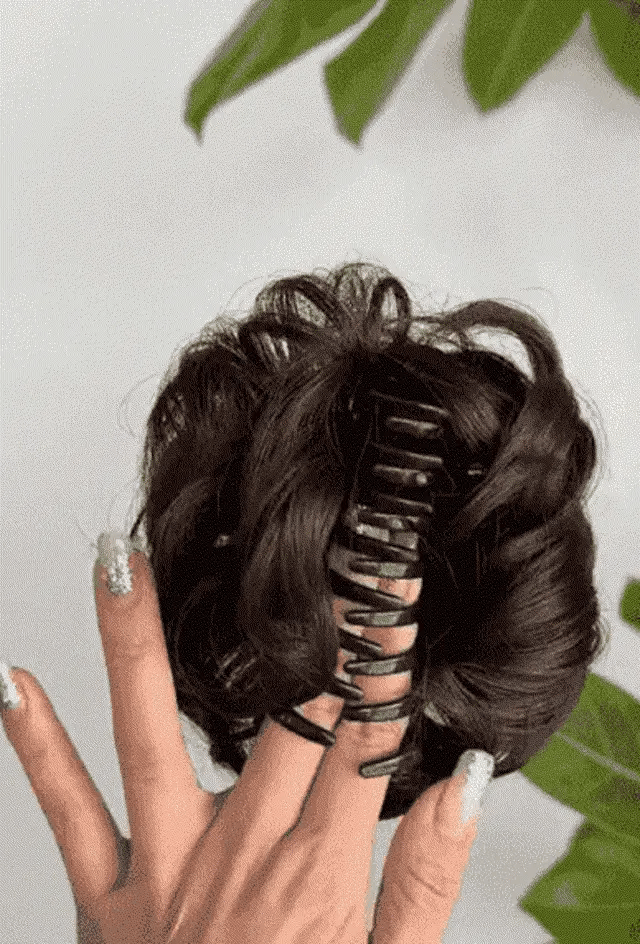 Curly hair ends